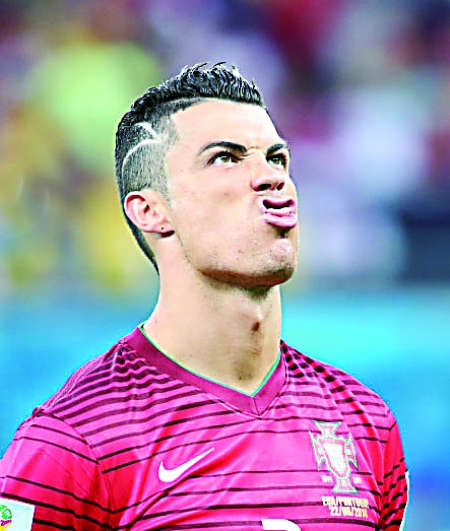 欧冠半场：齐玛乌龙，库杜斯造险，热刺1-0布拉格斯拉维亚