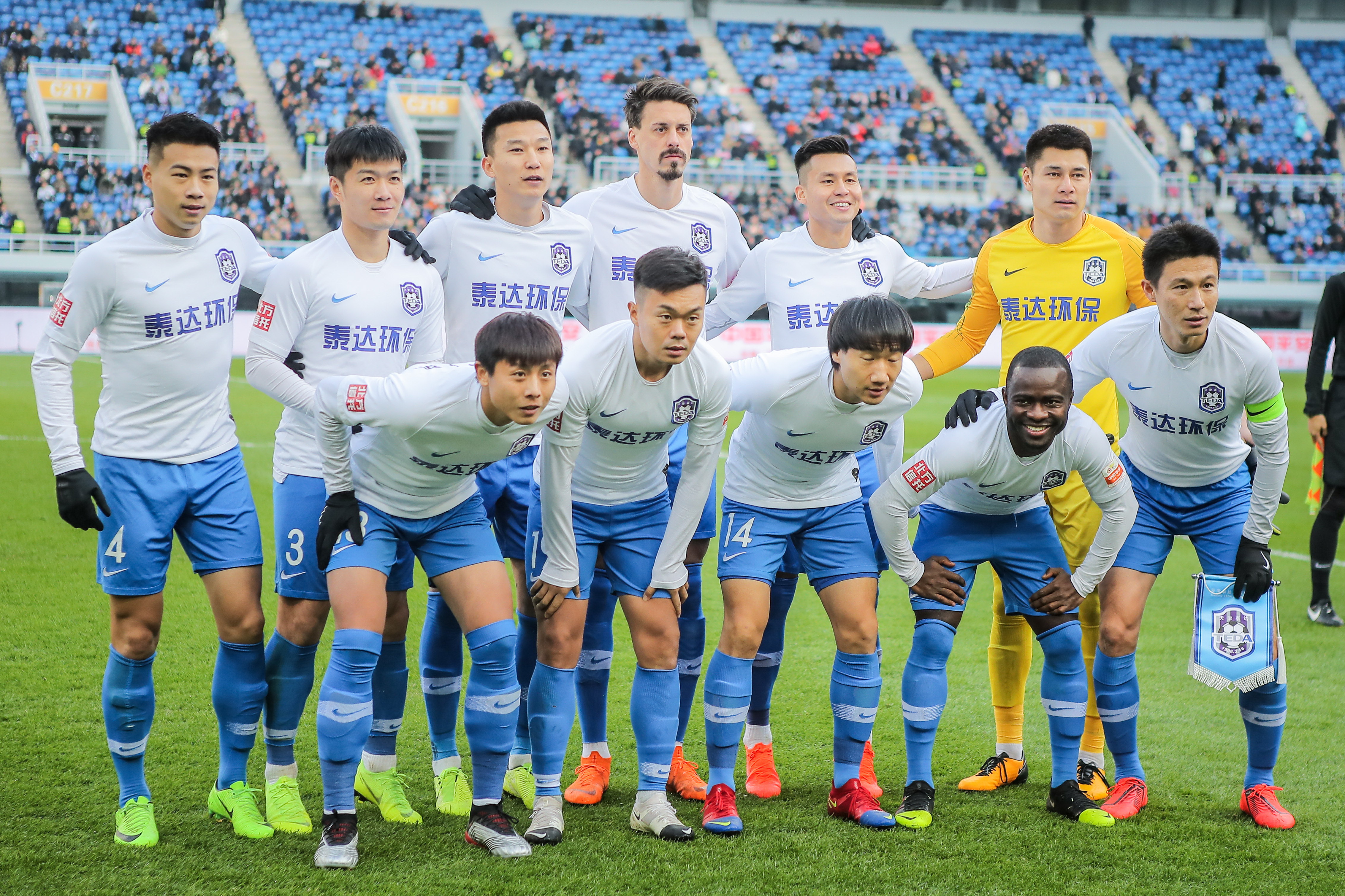 外媒League On Lock近日给出了他们评选的春季赛第八周全球各战队综合实力排名